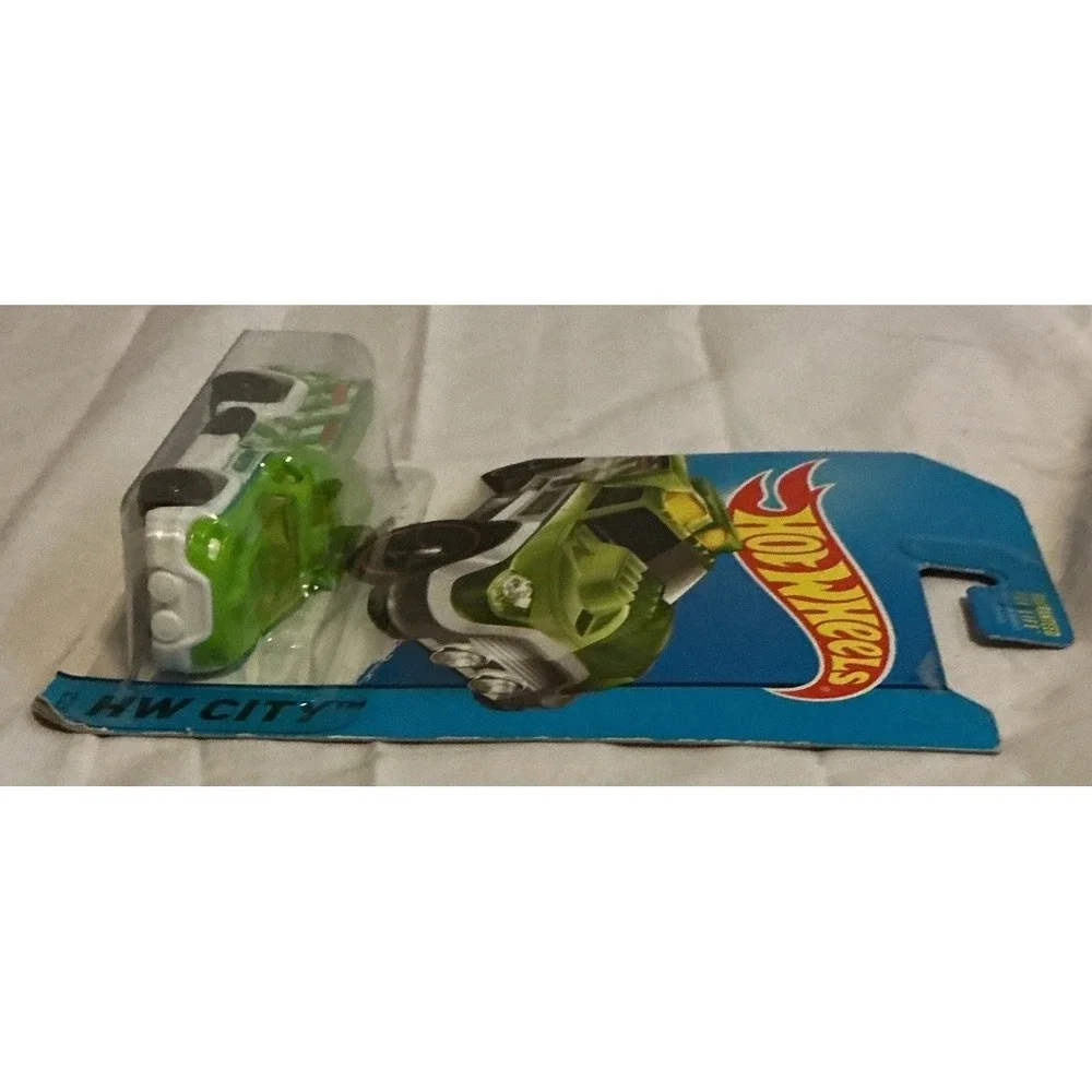 Hot Wheels‎ Treasure Hunt Rescue Duty, Green; 2014 HW City Series 47/250
